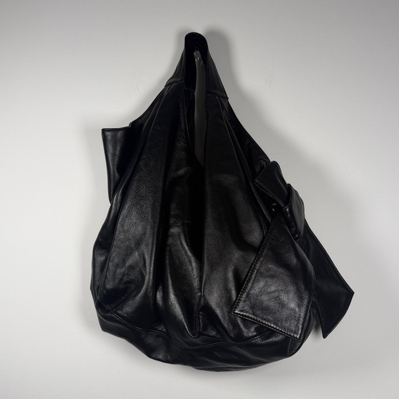 Authentic Vintage Valentino Black Leather Bow Bag - Picture 8 of 16